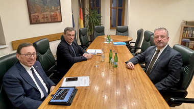 Bundesbeauftragter Fabritius bedauerte in seinen Gesprächen mit dem Sejm-Abgeordneten der deutschen Minderheit, Ryszard Galla, mit dem Vorstand und Vorsitzenden…