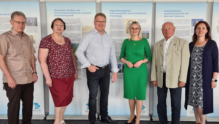 Beauftragte Pawlik besucht Bayerisches Kulturzentrum der Deutschen aus Russland in Nürnberg
